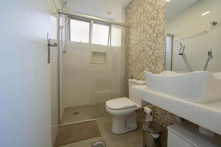 Apartamento à venda com 170m², 4 quartos e 2 vagas Apartamento à venda com 170m², 4 quartos e 2 vagasBANHEIRO1