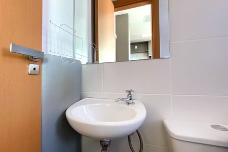 Apartamento para alugar com 60m², 2 quartos e sem vaga Apartamento para alugar com 60m², 2 quartos e sem vagaBanheiro de serviço