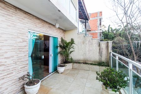 Casa de condomínio à venda com 220m², 3 quartos e 4 vagas Casa de condomínio à venda com 220m², 3 quartos e 4 vagasVaranda
