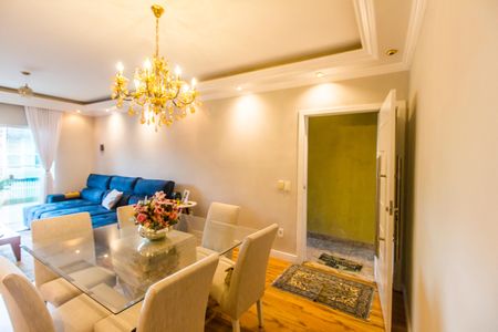Casa de condomínio à venda com 220m², 3 quartos e 4 vagas Casa de condomínio à venda com 220m², 3 quartos e 4 vagasSala