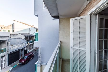 Casa de condomínio à venda com 220m², 3 quartos e 4 vagas Casa de condomínio à venda com 220m², 3 quartos e 4 vagasVaranda