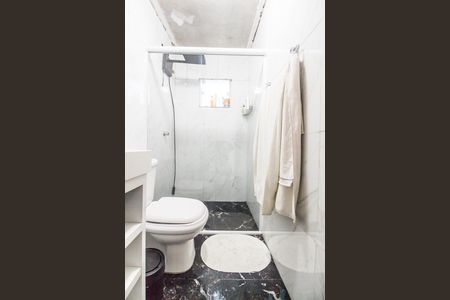 Casa de condomínio à venda com 220m², 3 quartos e 4 vagas Casa de condomínio à venda com 220m², 3 quartos e 4 vagasBanheiro da Suíte