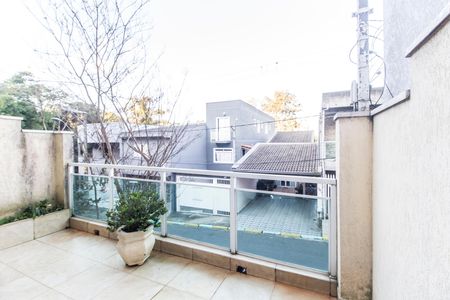Casa de condomínio à venda com 220m², 3 quartos e 4 vagas Casa de condomínio à venda com 220m², 3 quartos e 4 vagasVaranda