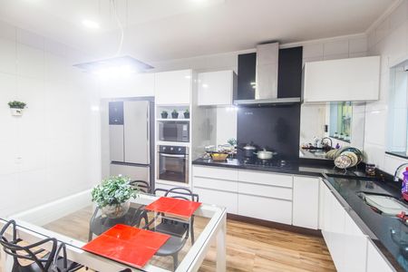 Casa de condomínio à venda com 220m², 3 quartos e 4 vagas Casa de condomínio à venda com 220m², 3 quartos e 4 vagasCozinha