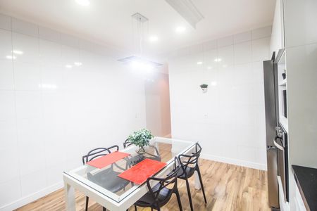 Casa de condomínio à venda com 220m², 3 quartos e 4 vagas Casa de condomínio à venda com 220m², 3 quartos e 4 vagasCozinha