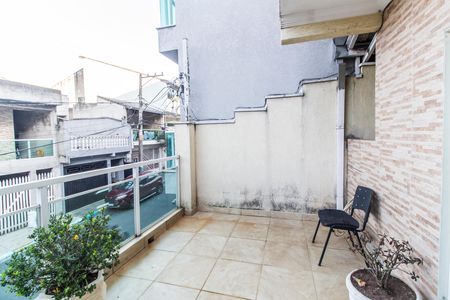 Casa de condomínio à venda com 220m², 3 quartos e 4 vagas Casa de condomínio à venda com 220m², 3 quartos e 4 vagasVaranda