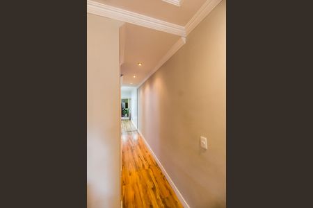 Casa de condomínio à venda com 220m², 3 quartos e 4 vagas Casa de condomínio à venda com 220m², 3 quartos e 4 vagasCorredor