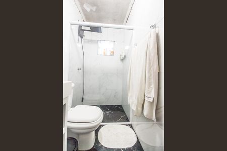 Casa de condomínio à venda com 220m², 3 quartos e 4 vagas Casa de condomínio à venda com 220m², 3 quartos e 4 vagasBanheiro da Suíte