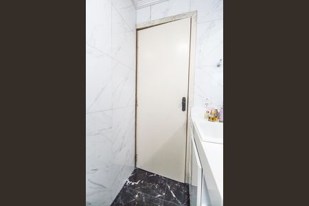 Casa de condomínio à venda com 220m², 3 quartos e 4 vagas Casa de condomínio à venda com 220m², 3 quartos e 4 vagasBanheiro da Suíte