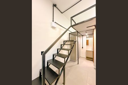 Studio para alugar com 24m², 1 quarto e sem vagaEscada