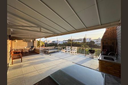 Apartamento para alugar com 232m², 3 quartos e 2 vagas Apartamento para alugar com 232m², 3 quartos e 2 vagasVaranda