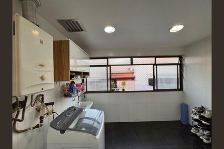 Apartamento para alugar com 232m², 3 quartos e 2 vagas Apartamento para alugar com 232m², 3 quartos e 2 vagasÁrea de Serviço