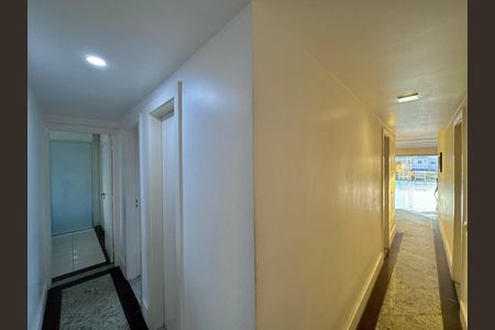 Apartamento para alugar com 232m², 3 quartos e 2 vagas Apartamento para alugar com 232m², 3 quartos e 2 vagasCorredor