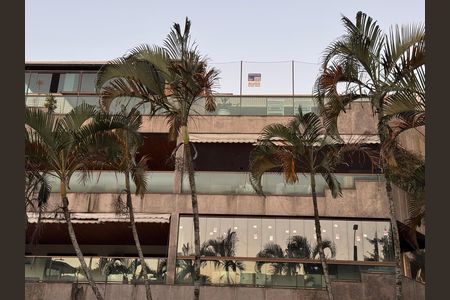 Apartamento para alugar com 232m², 3 quartos e 2 vagas Apartamento para alugar com 232m², 3 quartos e 2 vagasPlaquinha Quinto Andar