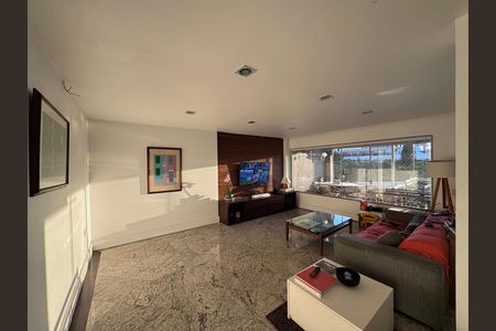 Apartamento para alugar com 232m², 3 quartos e 2 vagas Apartamento para alugar com 232m², 3 quartos e 2 vagasSala