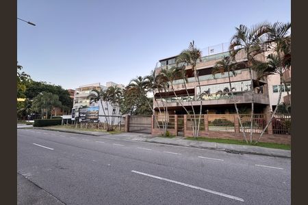 Apartamento para alugar com 232m², 3 quartos e 2 vagas Apartamento para alugar com 232m², 3 quartos e 2 vagasFachada