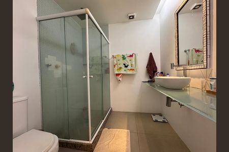 Apartamento para alugar com 232m², 3 quartos e 2 vagas Apartamento para alugar com 232m², 3 quartos e 2 vagasSuíte 2 - Banheiro