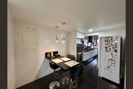 Apartamento para alugar com 232m², 3 quartos e 2 vagas Apartamento para alugar com 232m², 3 quartos e 2 vagasCozinha