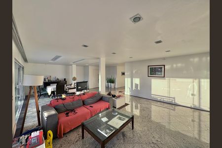 Apartamento para alugar com 232m², 3 quartos e 2 vagas Apartamento para alugar com 232m², 3 quartos e 2 vagasSala