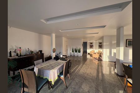 Apartamento para alugar com 232m², 3 quartos e 2 vagas Apartamento para alugar com 232m², 3 quartos e 2 vagasSala