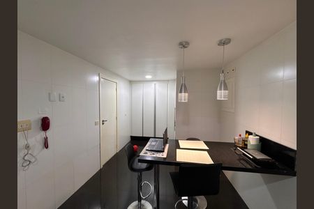 Apartamento para alugar com 232m², 3 quartos e 2 vagas Apartamento para alugar com 232m², 3 quartos e 2 vagasCozinha
