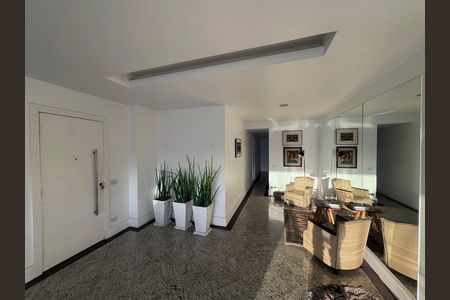 Apartamento para alugar com 232m², 3 quartos e 2 vagas Apartamento para alugar com 232m², 3 quartos e 2 vagasSala