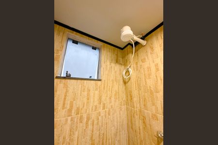 Banheiro de kitnet/studio para alugar com 1 quarto, 24m² em Ipiranga, São José