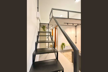 Studio para alugar com 24m², 1 quarto e sem vagaEscada