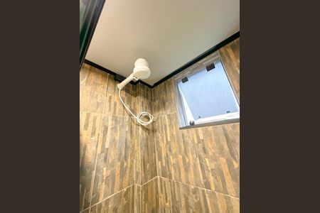 Banheiro de kitnet/studio para alugar com 1 quarto, 24m² em Ipiranga, São José