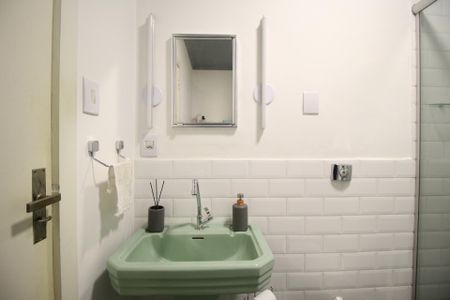 Apartamento para alugar com 66m², 2 quartos e sem vagaBanheiro