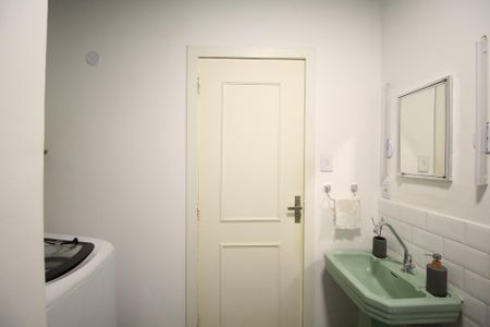 Banheiro de apartamento para alugar com 2 quartos, 66m² em Floresta, Porto Alegre