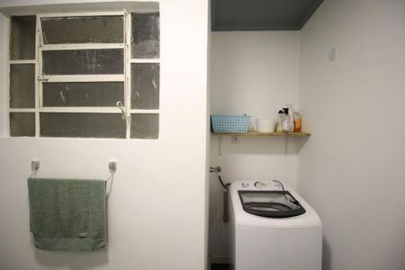 Apartamento para alugar com 66m², 2 quartos e sem vagaBanheiro