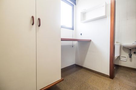 Apartamento à venda com 153m², 2 quartos e 2 vagas Apartamento à venda com 153m², 2 quartos e 2 vagasQuarto de Serviço
