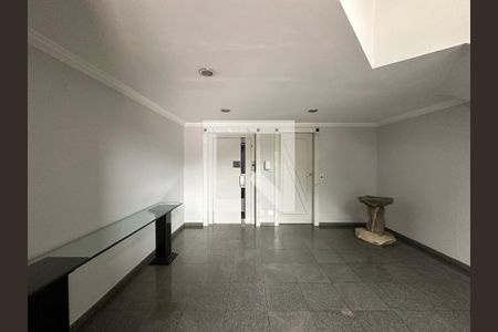 Apartamento à venda com 153m², 2 quartos e 2 vagas Apartamento à venda com 153m², 2 quartos e 2 vagasHall de entrada