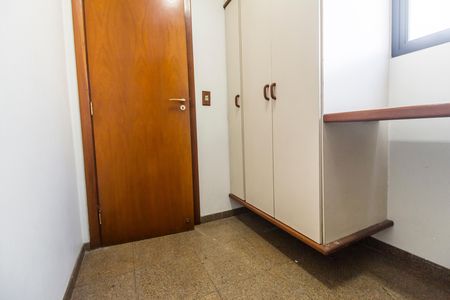 Apartamento à venda com 153m², 2 quartos e 2 vagas Apartamento à venda com 153m², 2 quartos e 2 vagasQuarto de Serviço