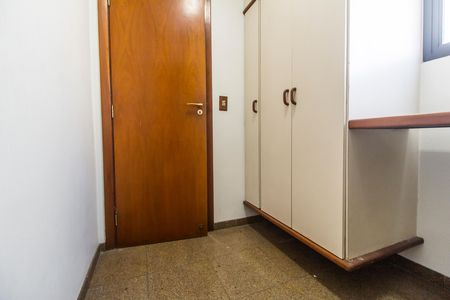 Quarto de Serviço de apartamento para alugar com 2 quartos, 153m² em Alphaville Industrial, Barueri