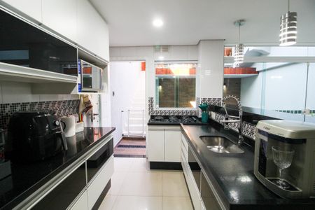 Casa para alugar com 245m², 3 quartos e 2 vagasCozinha 
