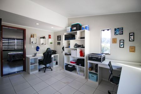 Casa para alugar com 245m², 3 quartos e 2 vagasEscritorio 
