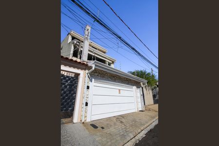 Casa para alugar com 245m², 3 quartos e 2 vagasFachada 