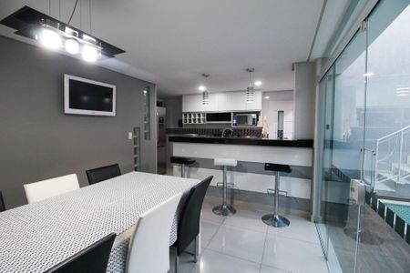 Casa para alugar com 245m², 3 quartos e 2 vagasCozinha 