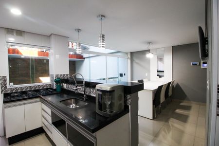 Casa para alugar com 245m², 3 quartos e 2 vagasCozinha 