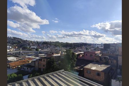 Vista de casa à venda com 3 quartos, 140m² em Vila Suzana, Belo Horizonte
