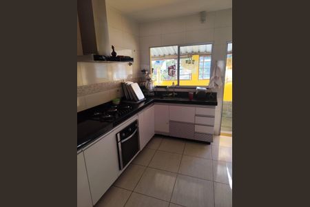 Cozinha de casa à venda com 3 quartos, 140m² em Vila Suzana, Belo Horizonte