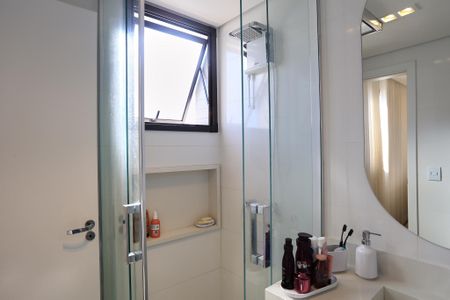 Apartamento à venda com 115m², 2 quartos e 2 vagas Apartamento à venda com 115m², 2 quartos e 2 vagasBanheiro da Suíte