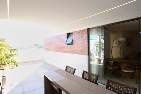 Apartamento à venda com 115m², 2 quartos e 2 vagas Apartamento à venda com 115m², 2 quartos e 2 vagasChurrasqueira