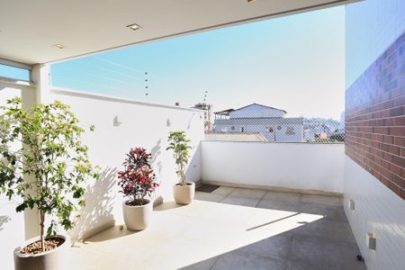 Apartamento à venda com 115m², 2 quartos e 2 vagas Apartamento à venda com 115m², 2 quartos e 2 vagasChurrasqueira