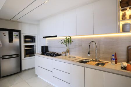 Apartamento à venda com 115m², 2 quartos e 2 vagas Apartamento à venda com 115m², 2 quartos e 2 vagasCozinha e Área de Serviço