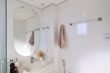 Apartamento à venda com 115m², 2 quartos e 2 vagas Apartamento à venda com 115m², 2 quartos e 2 vagasBanheiro da Suíte