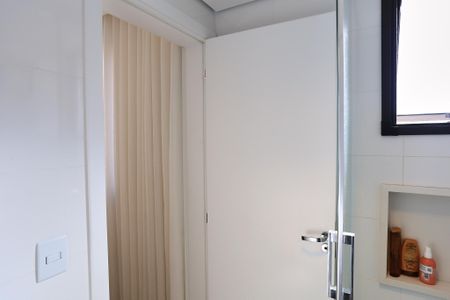 Apartamento à venda com 115m², 2 quartos e 2 vagas Apartamento à venda com 115m², 2 quartos e 2 vagasBanheiro da Suíte