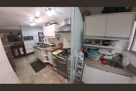 Cozinha de apartamento para alugar com 3 quartos, 190m² em Valparaíso, Petrópolis